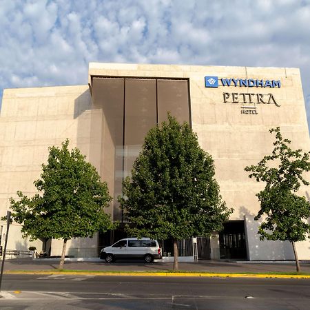 Wyndham Santiago Pettra Hotel Exterior photo