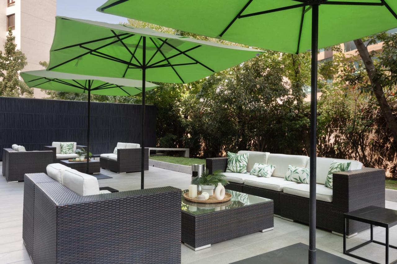 Wyndham Santiago Pettra Hotel Exterior photo Outdoor furniture