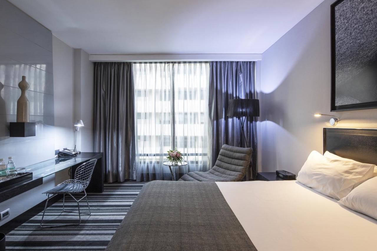 Wyndham Santiago Pettra Hotel Exterior photo A room at the hotel