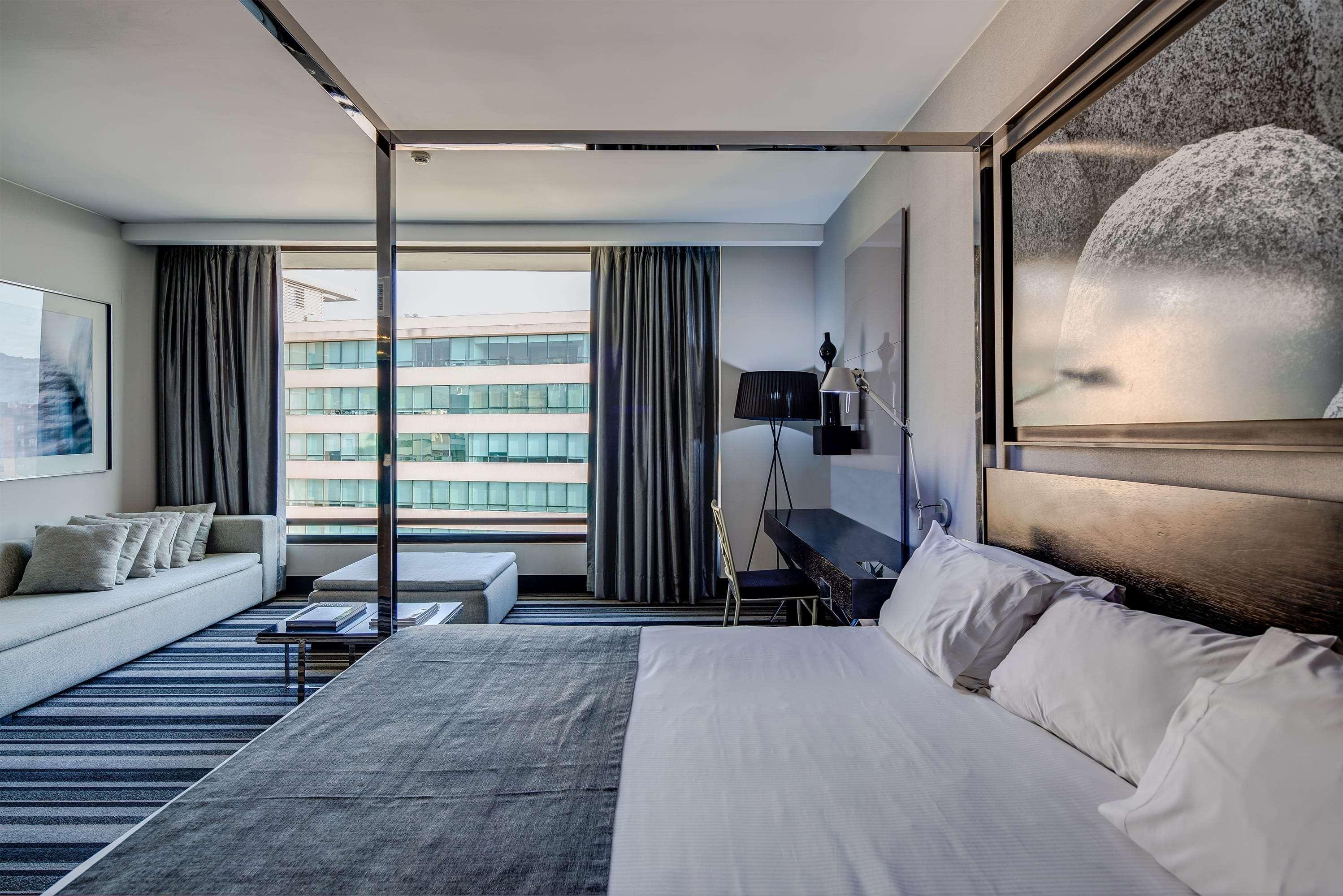 Wyndham Santiago Pettra Hotel Exterior photo A room at the hotel