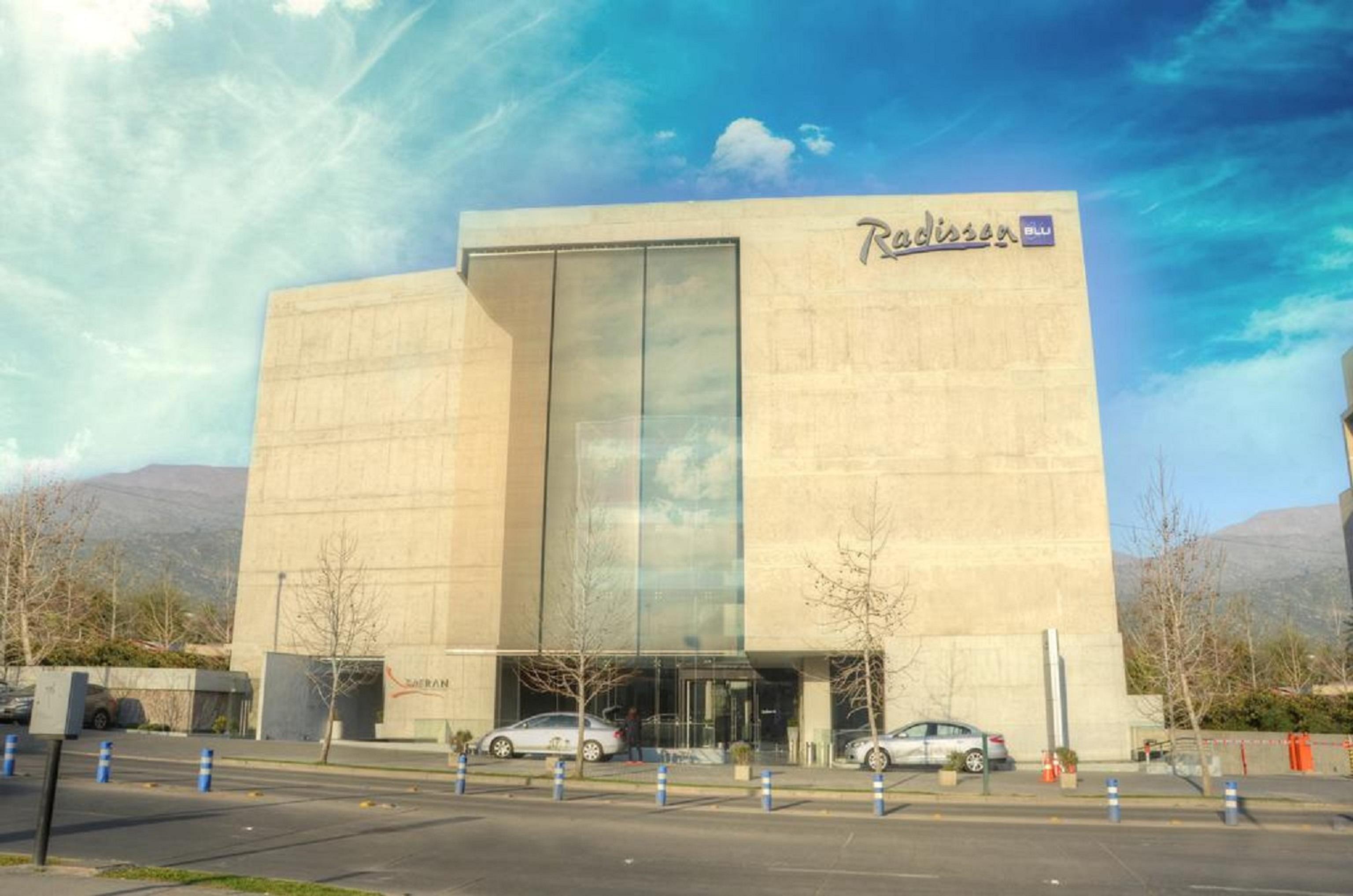 Wyndham Santiago Pettra Hotel Exterior photo Radisson Blu Hotel, Santiago