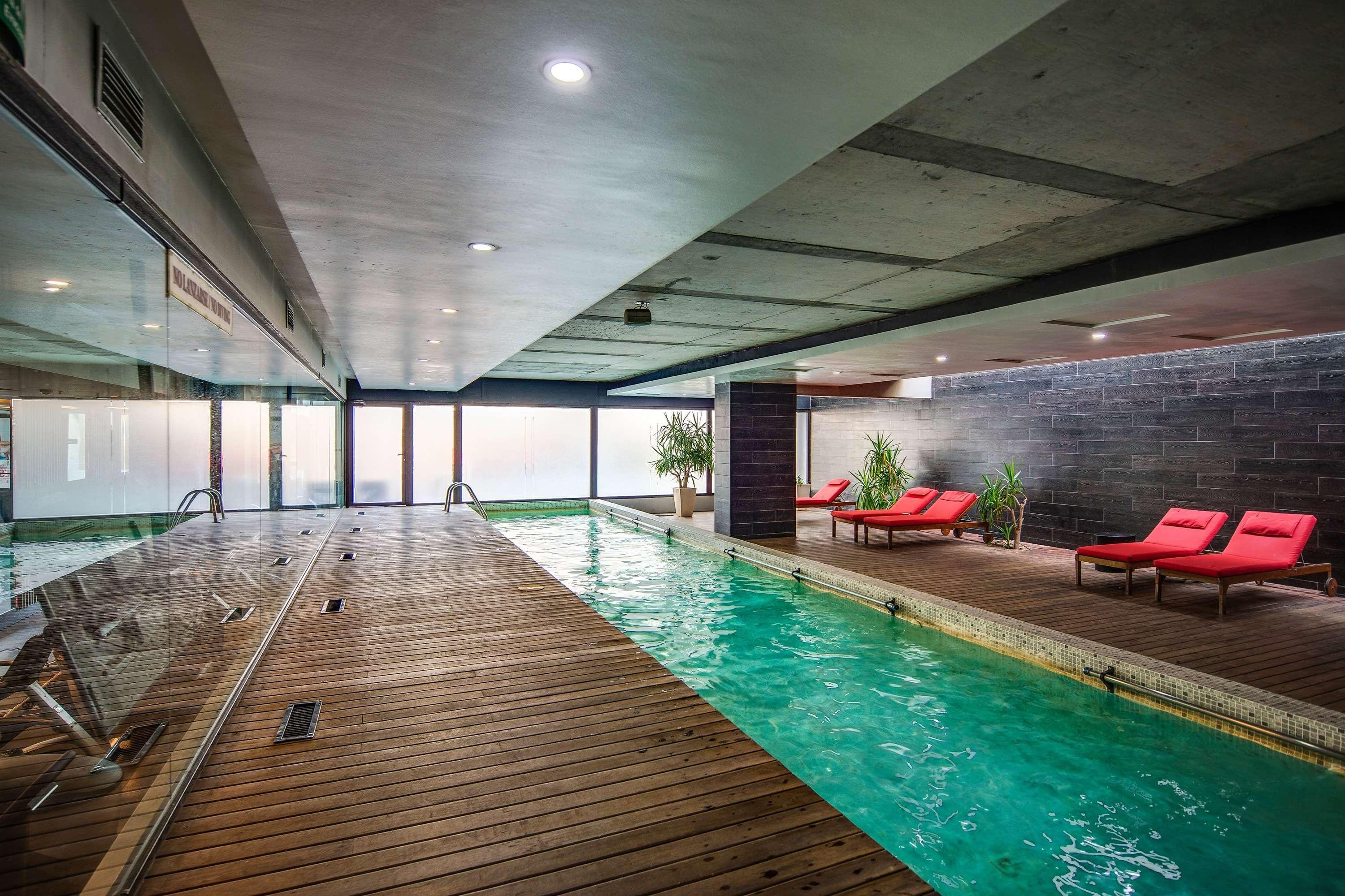 Wyndham Santiago Pettra Hotel Exterior photo The swimming pool at the hotel