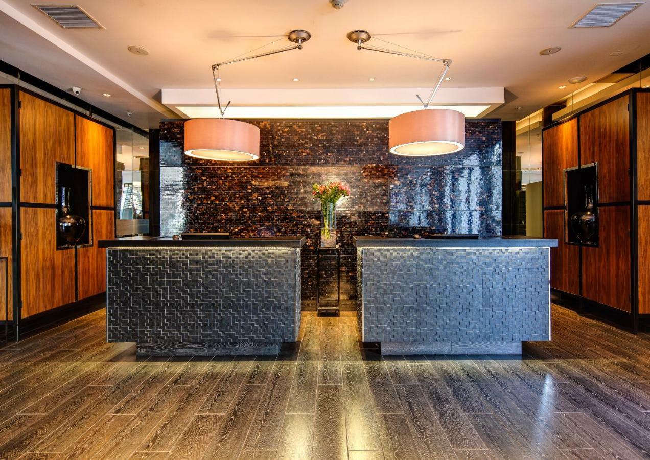 Wyndham Santiago Pettra Hotel Exterior photo The reception area at the hotel