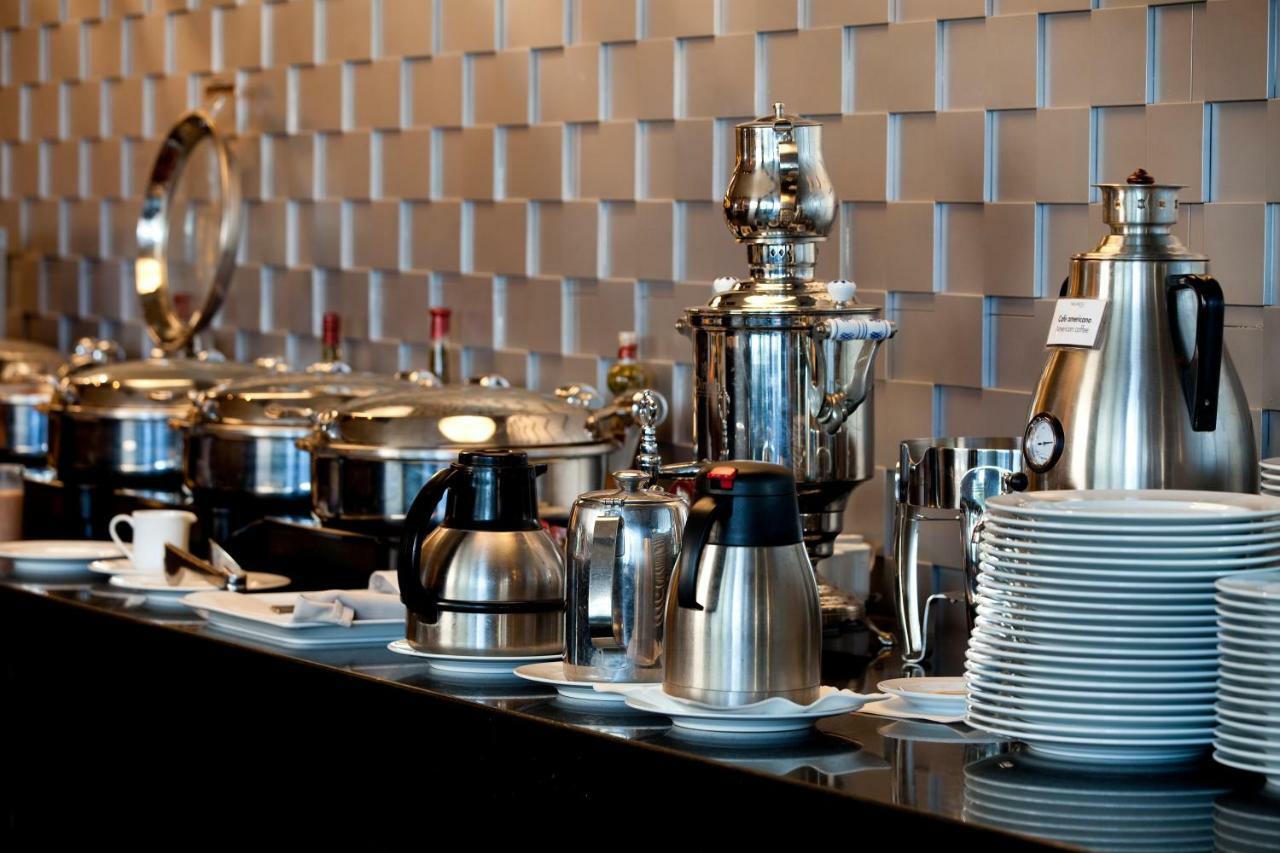 Wyndham Santiago Pettra Hotel Exterior photo Coffee pots